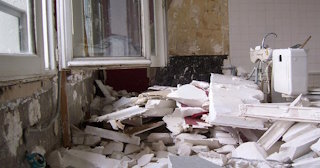 Демонтаж хрущевки в Кизляре - удаление старых полов и стен по выгодной цене от 1729 рублей.